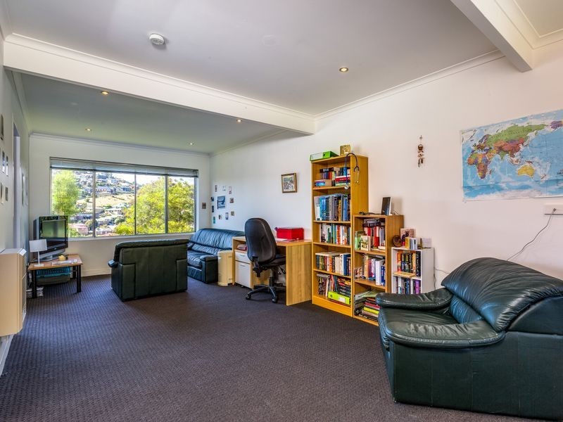 3/10 Wallace Avenue, Lenah Valley TAS 7008