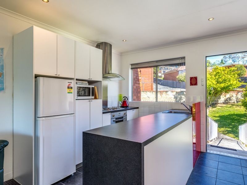 3/10 Wallace Avenue, Lenah Valley TAS 7008