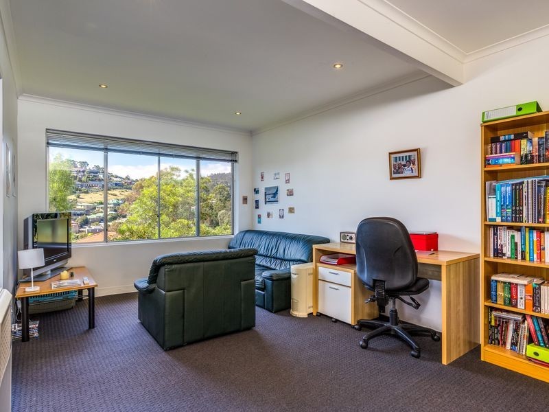 3/10 Wallace Avenue, Lenah Valley TAS 7008