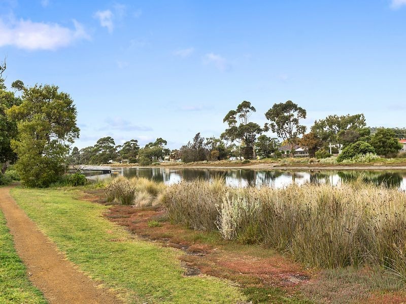 26 North Terrace, Lauderdale TAS 7021