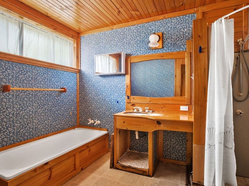 1 Bush Lane, Lower Snug TAS 7054