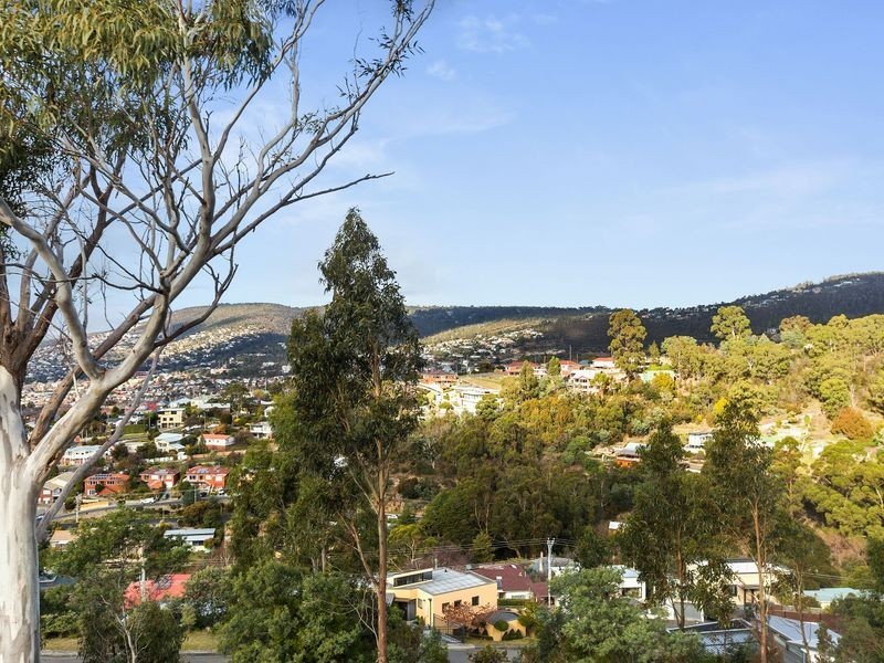 2/18 Chadwick Court, West Hobart TAS 7000