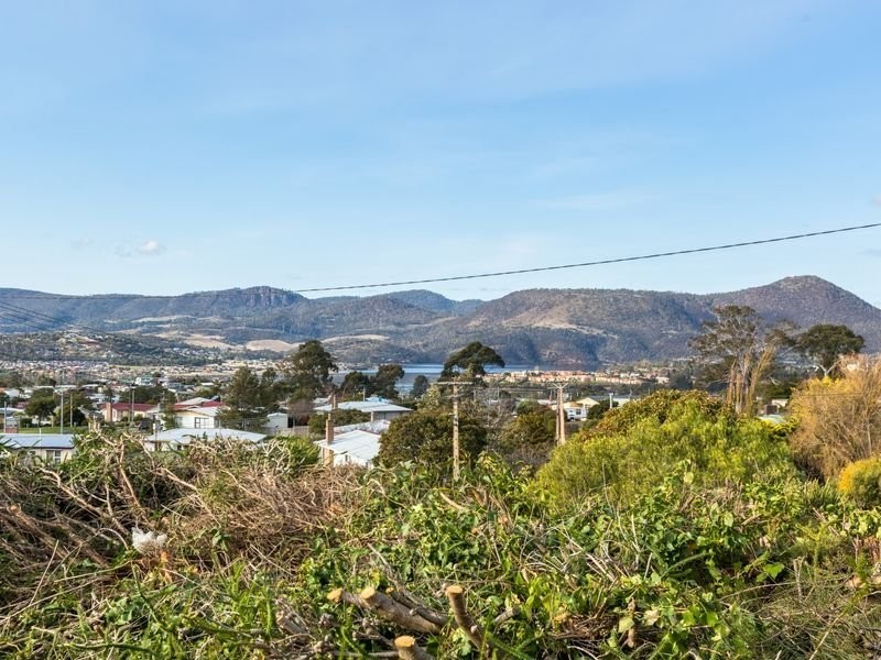 1 Spring Street, Claremont TAS 7011