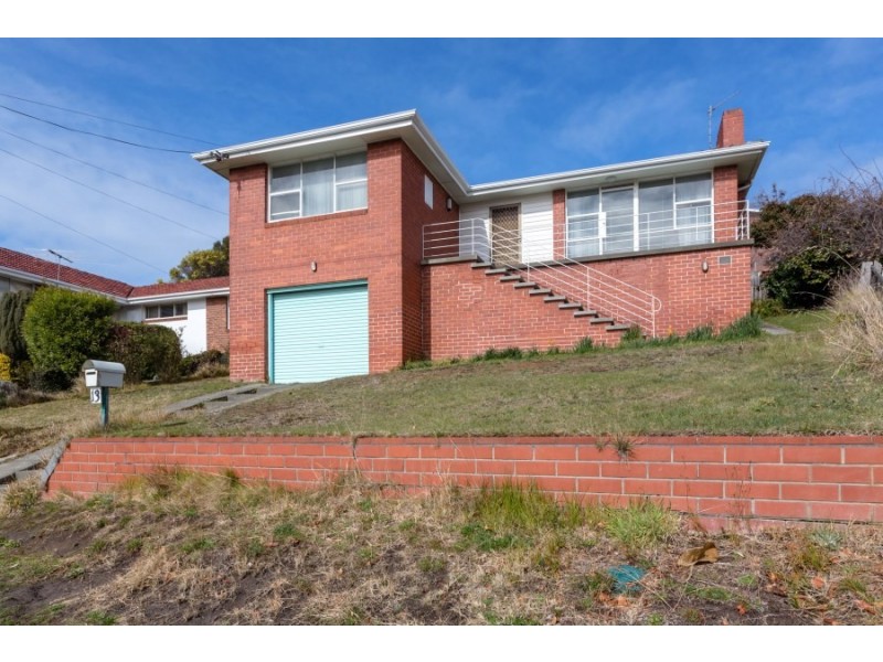 13 Henley Street, Lindisfarne TAS 7015