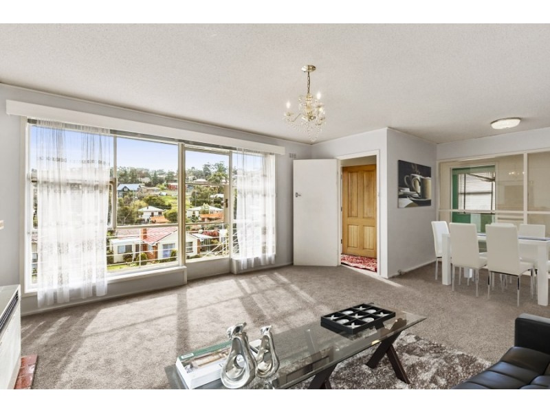 13 Henley Street, Lindisfarne TAS 7015