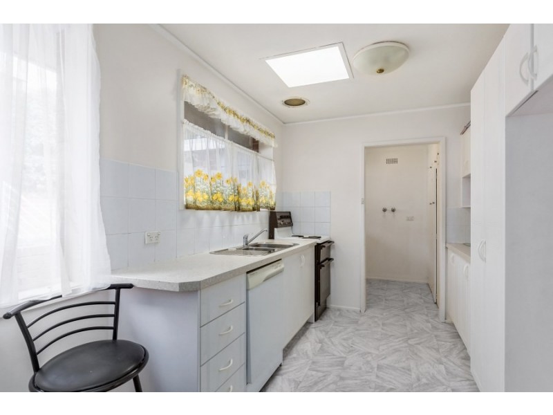 13 Henley Street, Lindisfarne TAS 7015
