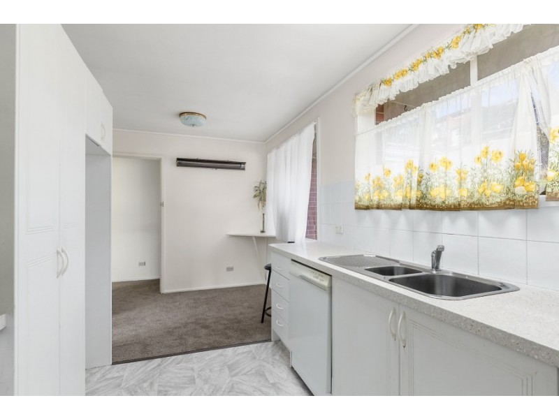 13 Henley Street, Lindisfarne TAS 7015