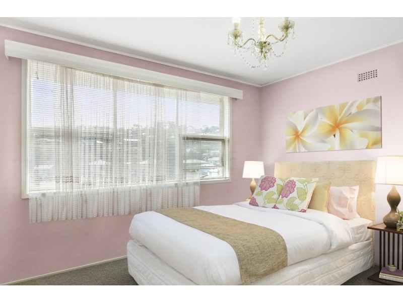 13 Henley Street, Lindisfarne TAS 7015