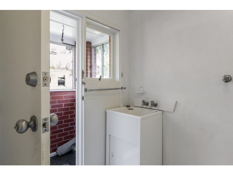 13 Henley Street, Lindisfarne TAS 7015