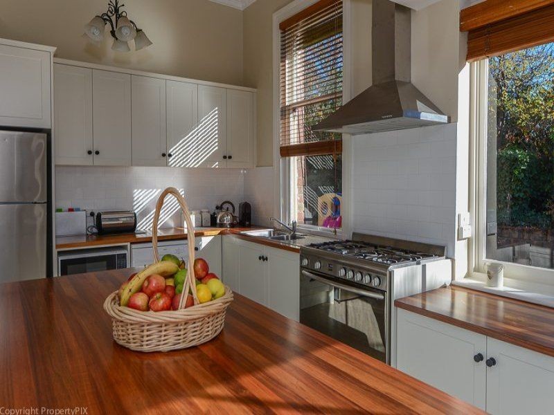 2 Boa Vista Road, New Town TAS 7008