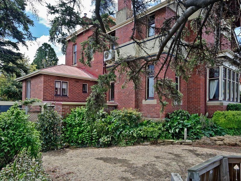 2 Boa Vista Road, New Town TAS 7008
