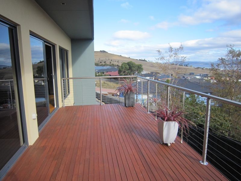 1/698 Oceana Drive, Tranmere TAS 7018