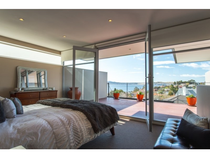 2/7 Shepherd Street, Sandy Bay TAS 7005