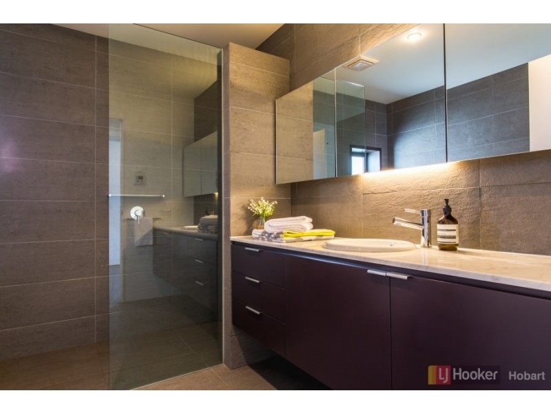 6 Elma Road, Sandy Bay TAS 7005