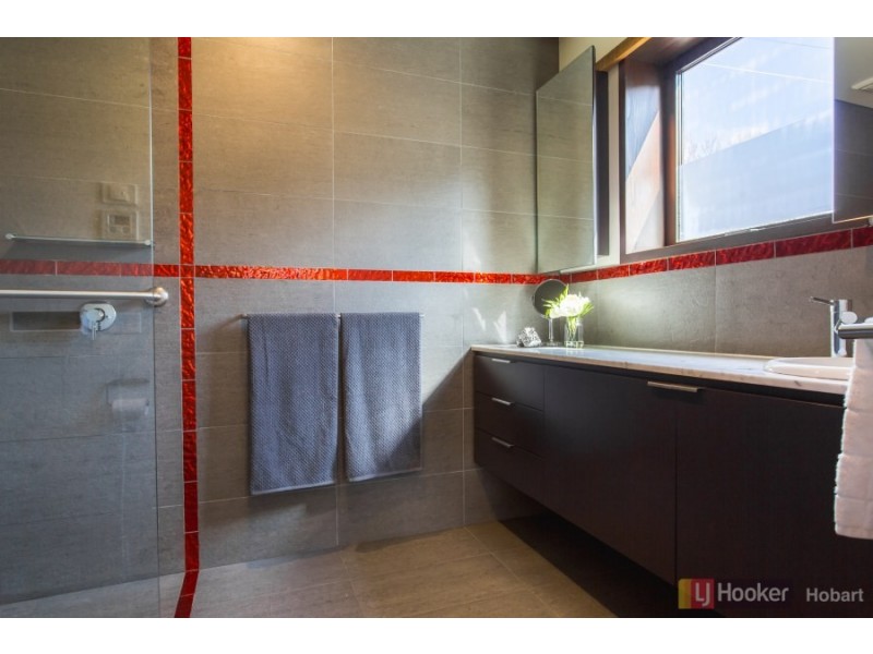 6 Elma Road, Sandy Bay TAS 7005