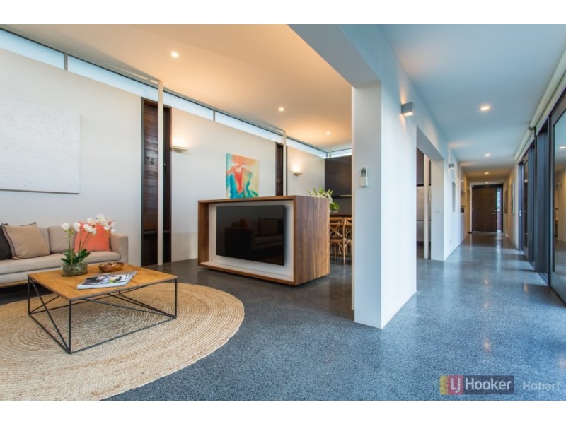 6 Elma Road, Sandy Bay TAS 7005