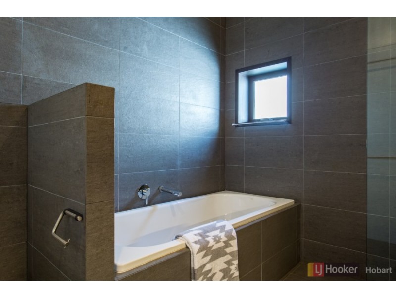 6 Elma Road, Sandy Bay TAS 7005