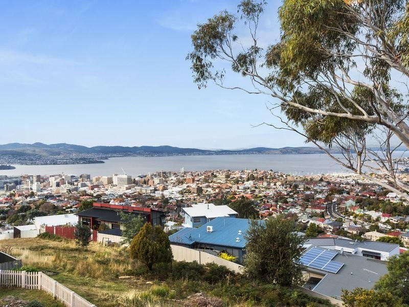 2/18 Chadwick Court, West Hobart TAS 7000