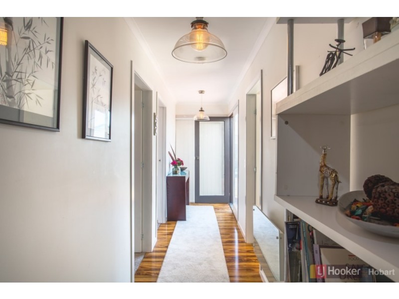 9 Aragoon Street, Lauderdale TAS 7021