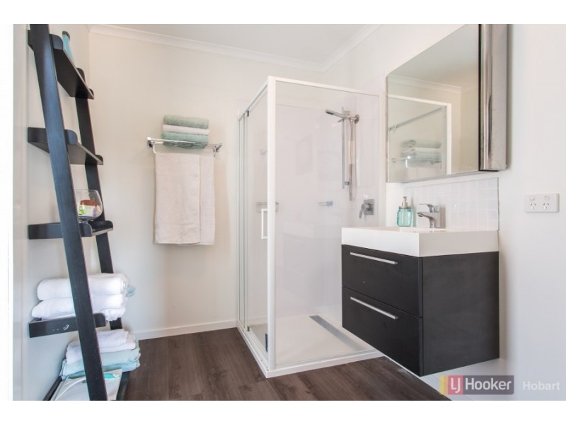 9 Aragoon Street, Lauderdale TAS 7021