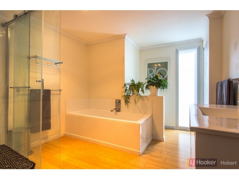 9 Aragoon Street, Lauderdale TAS 7021