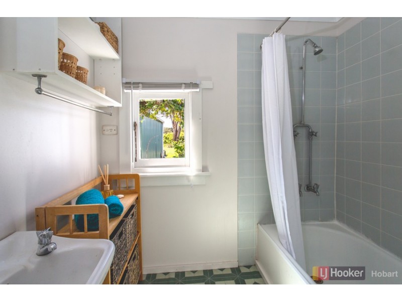 46 North Terrace, Lauderdale TAS 7021