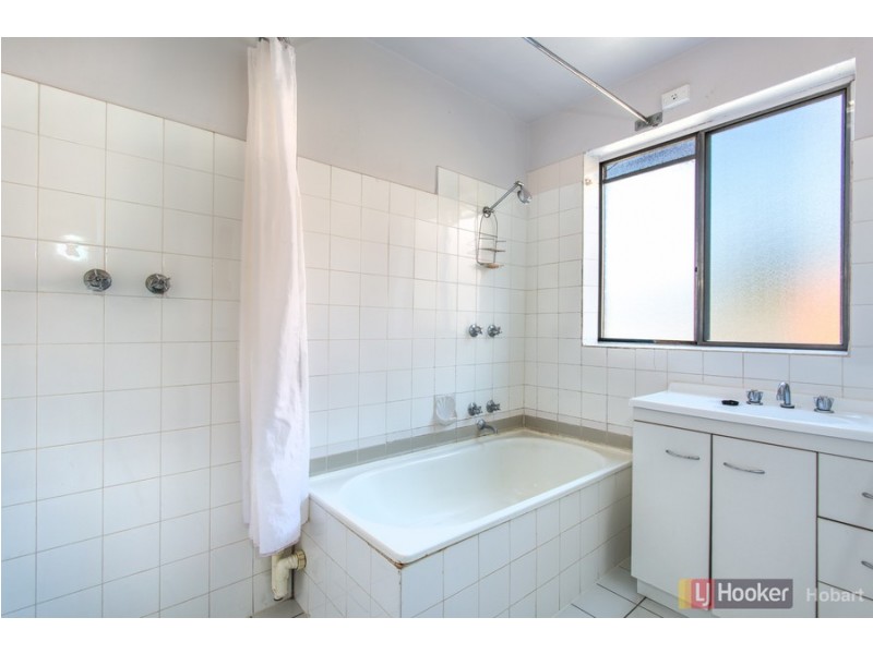 4/8 Wallace Avenue, Lenah Valley TAS 7008