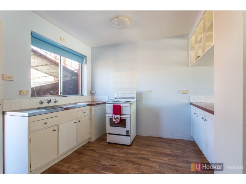 4/8 Wallace Avenue, Lenah Valley TAS 7008