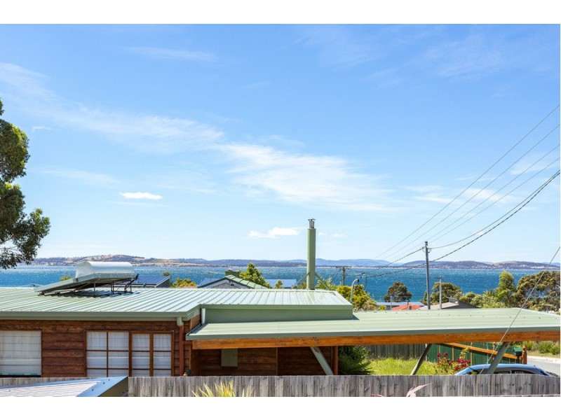 1 Myuna Road, Blackmans Bay TAS 7052