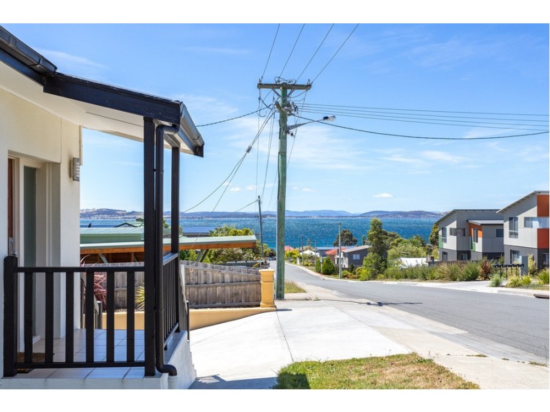 1 Myuna Road, Blackmans Bay TAS 7052