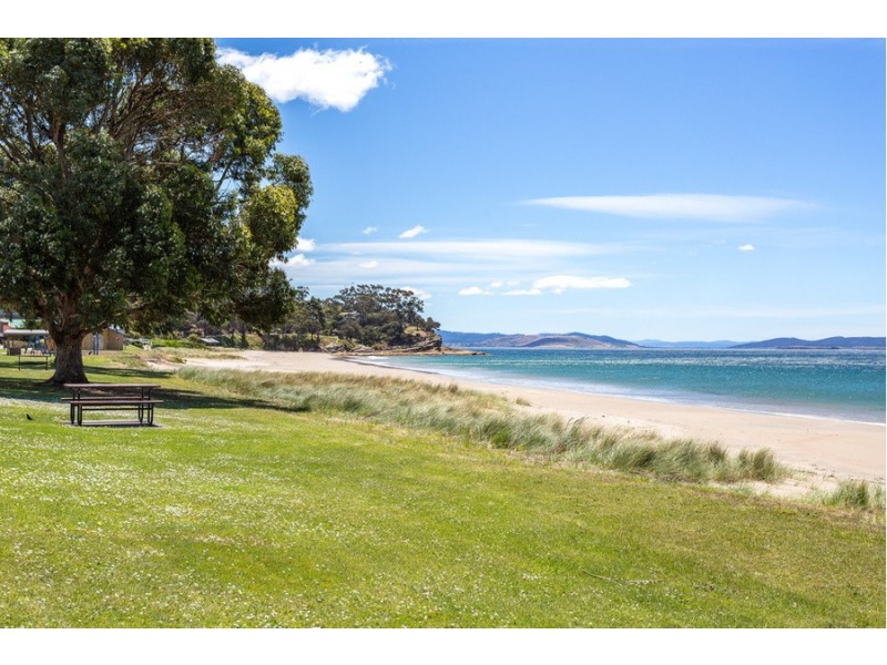 1 Myuna Road, Blackmans Bay TAS 7052