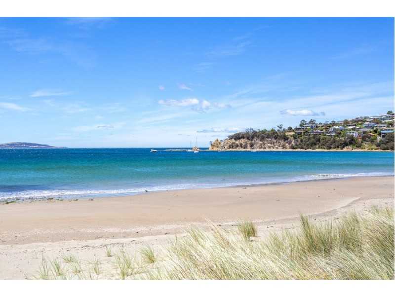 1 Myuna Road, Blackmans Bay TAS 7052