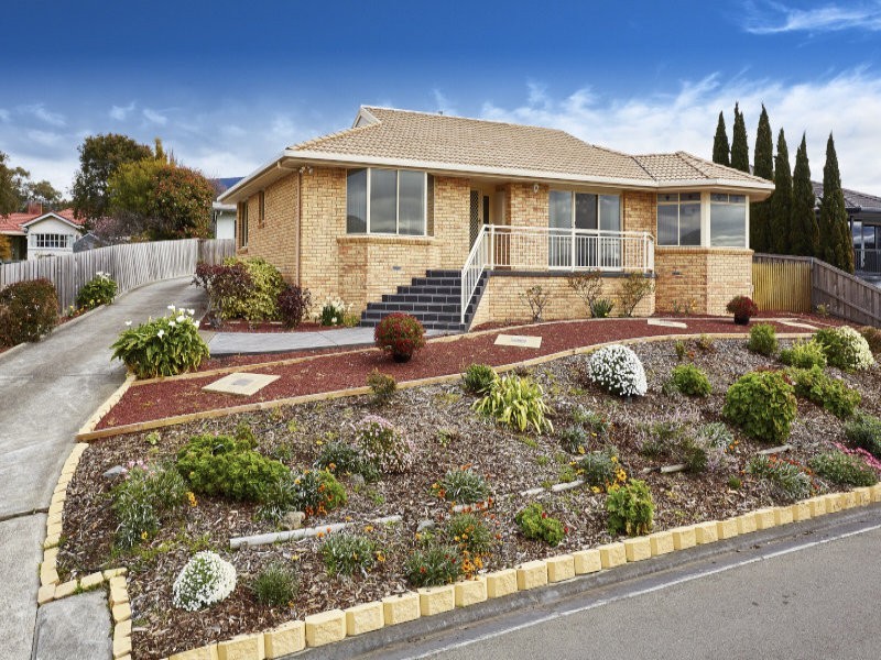 24 Macrobertsons Terrace, Claremont TAS 7011