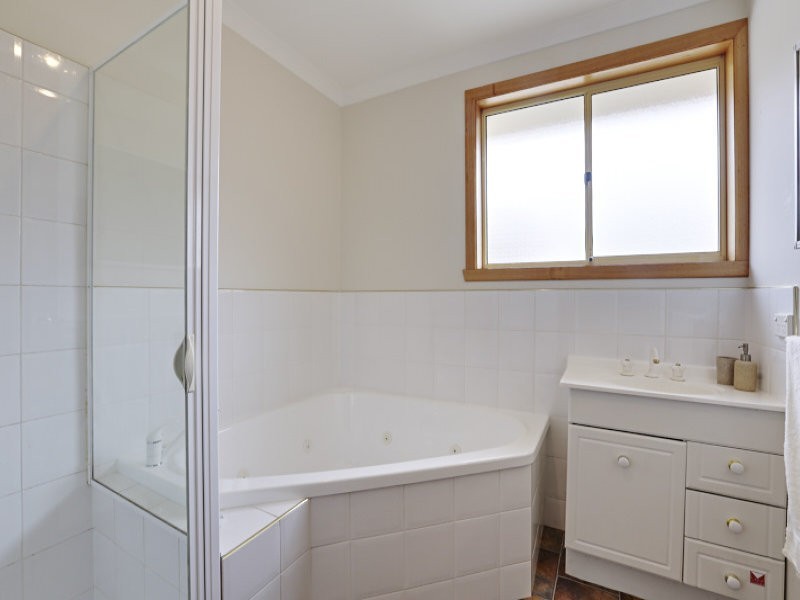 24 Macrobertsons Terrace, Claremont TAS 7011