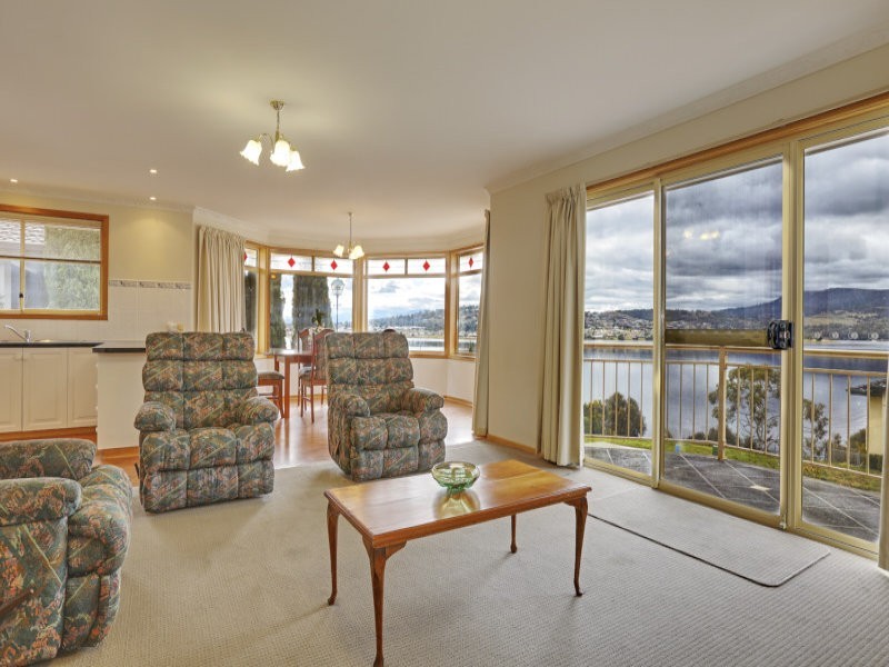 24 Macrobertsons Terrace, Claremont TAS 7011