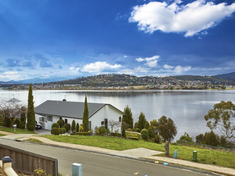 24 Macrobertsons Terrace, Claremont TAS 7011