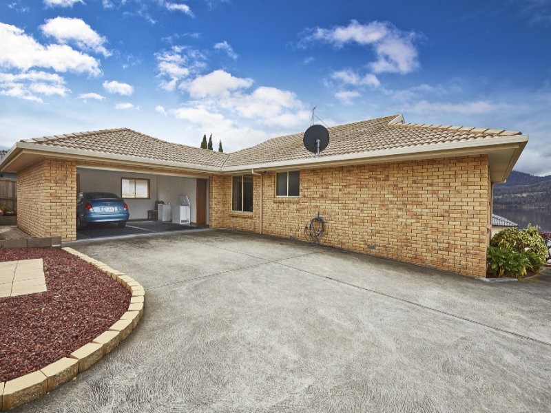 24 Macrobertsons Terrace, Claremont TAS 7011
