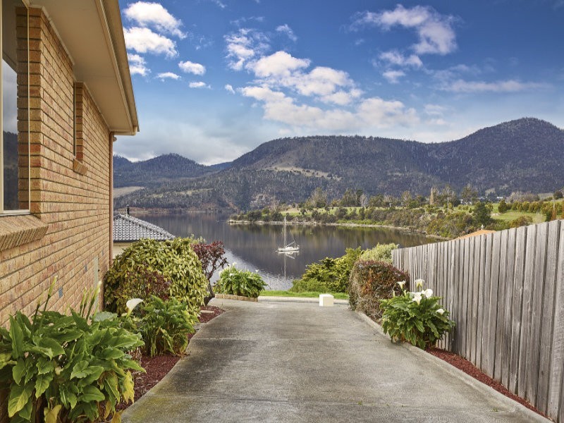 24 Macrobertsons Terrace, Claremont TAS 7011