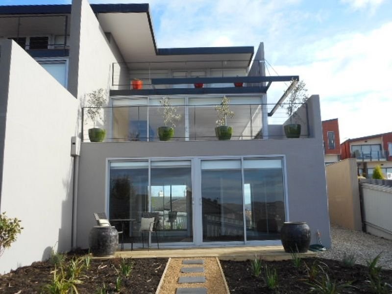 2/7 Shepherd Street, Sandy Bay TAS 7005