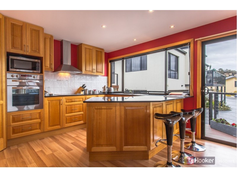 2/7 Paige Court, Mornington TAS 7018