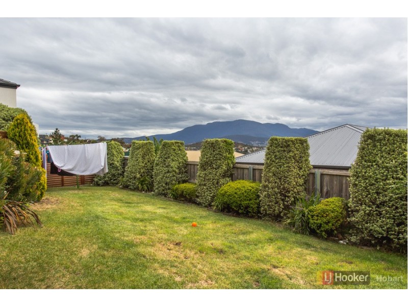 2/7 Paige Court, Mornington TAS 7018