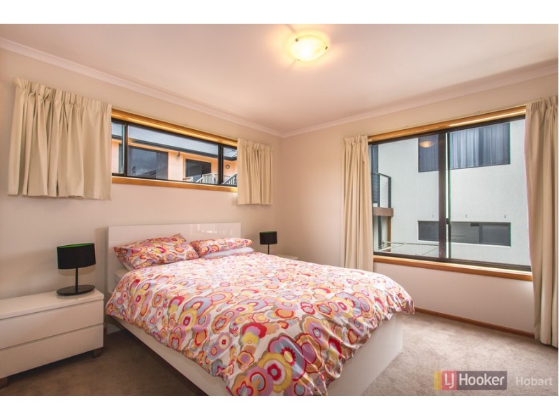 2/7 Paige Court, Mornington TAS 7018