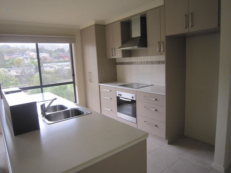 16 Dumbarton Street, Geilston Bay TAS 7015