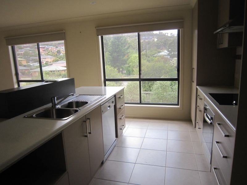 16 Dumbarton Street, Geilston Bay TAS 7015