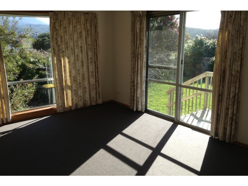 2/4 Corina Place, Kingston TAS 7050