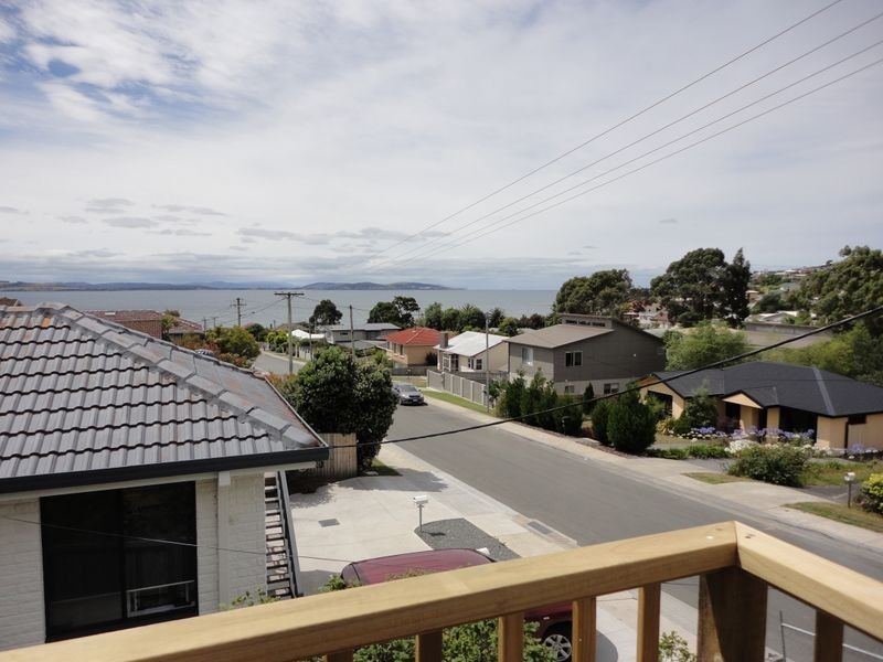 1/9 Myuna Rd, Blackmans Bay TAS 7052