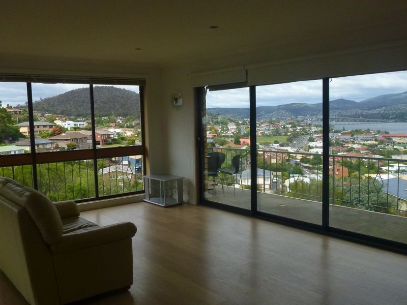 103 Karoola Road, Lindisfarne TAS 7015