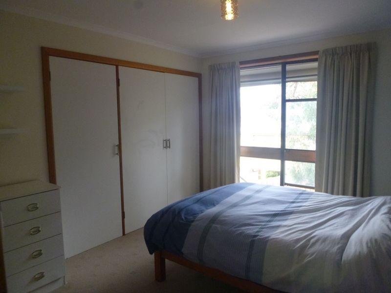 103 Karoola Road, Lindisfarne TAS 7015