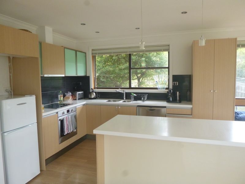 103 Karoola Road, Lindisfarne TAS 7015