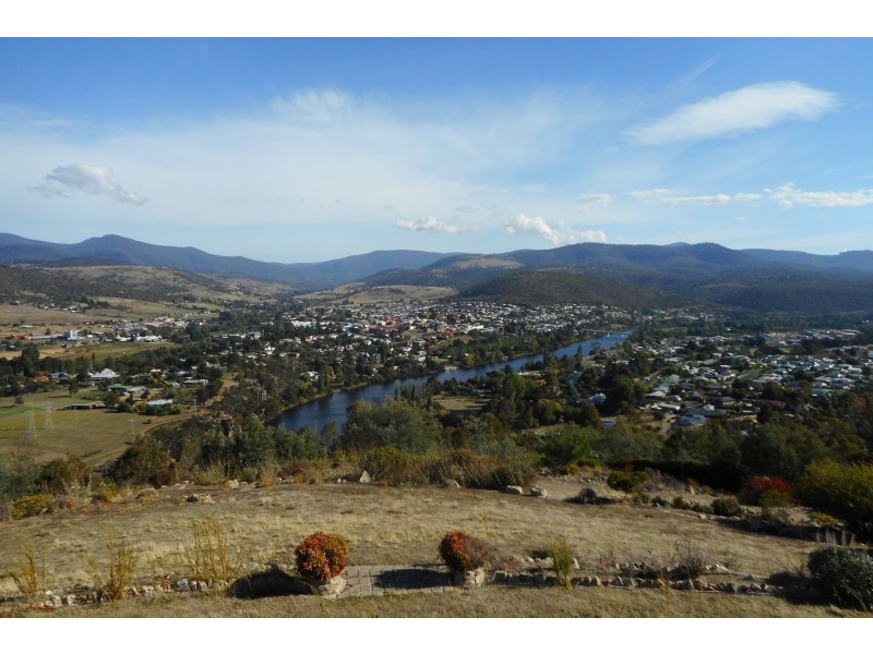 31 Pulpit Rock Road Lookout, New Norfolk TAS 7140